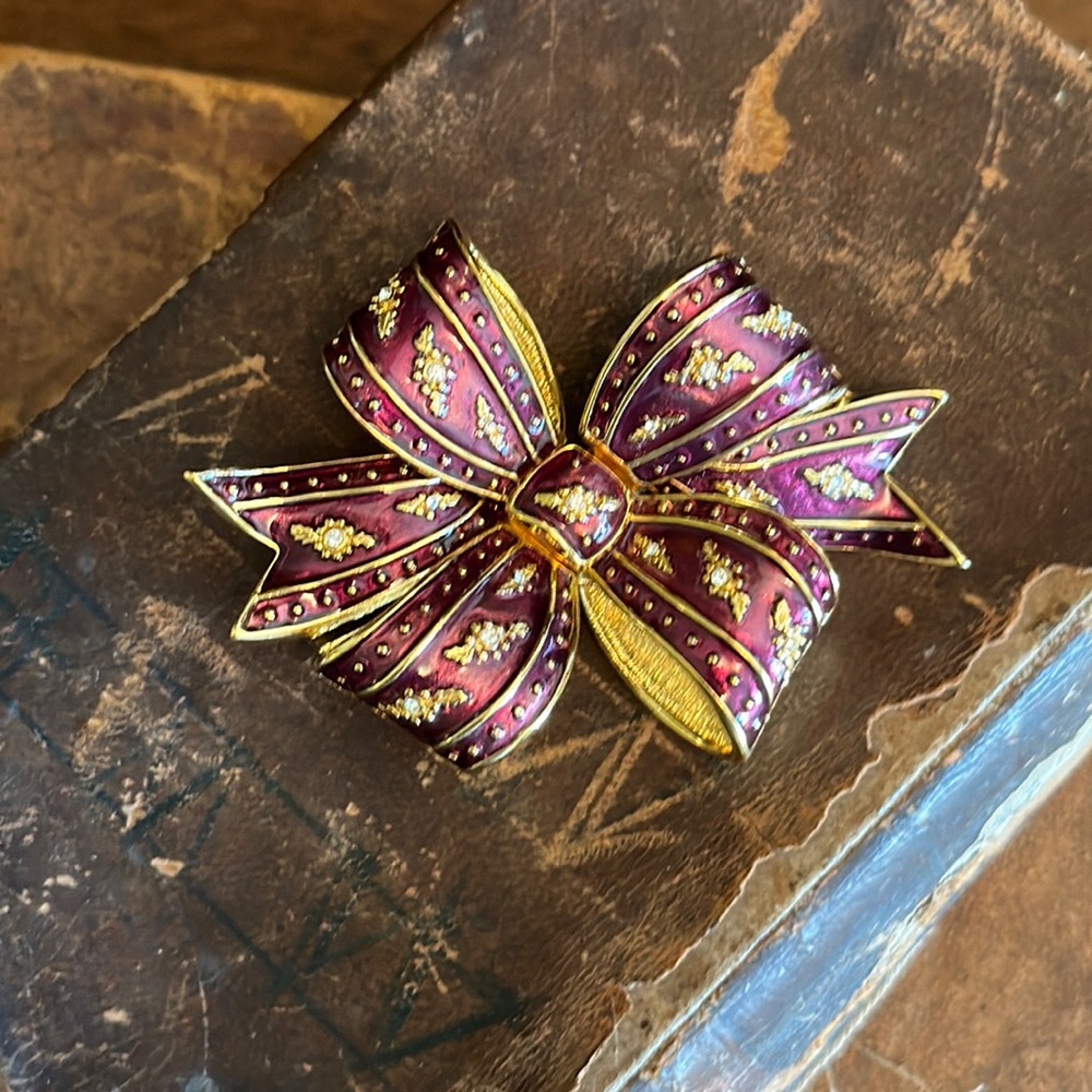 Rare Vintage Joan Rivers Cranberry Enamel Ribbon Brooch